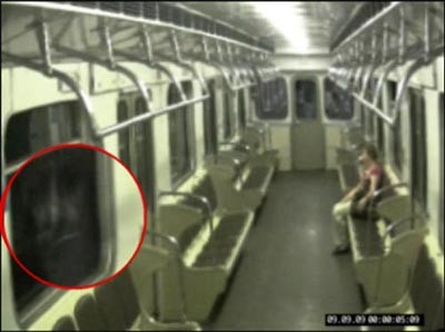 Bóng ma nữ lang thang trên tàu điện ngầm Moscow