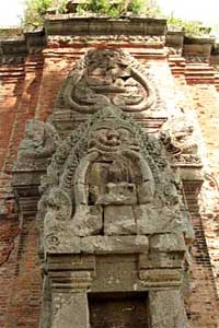 Bí ẩn 14 ngôi tháp cổ Việt Nam