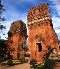 Bí ẩn 14 ngôi tháp cổ Việt Nam