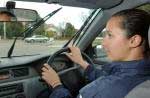 Phụ nữ lái xe an toàn nhờ hoóc môn