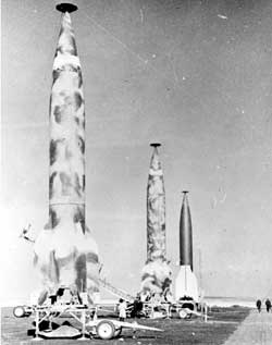 Wernher Von Braun chế tạo hỏa tiễn.