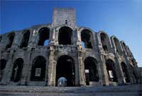 Đền đài ở Arles