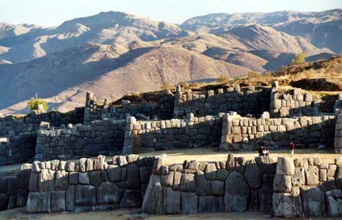 Bí ẩn về Sacsayhuaman và Tiahuanaco thần bí