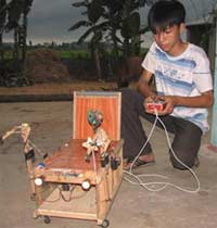 Thanh Hóa: một học sinh lớp 9 thiết kế thành công mô hình xe lăn điện
