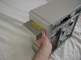 Một số lưu ý khi tháo lắp và cài đặt ổ CD ROM