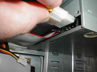Một số lưu ý khi tháo lắp và cài đặt ổ CD ROM