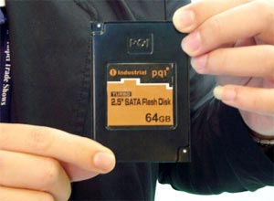 Thiết bị flash 64 GB đe dọa sự tồn tại của ổ cứng