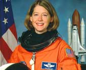 NASA chọn nữ chỉ huy tàu vũ trụ Atlantis