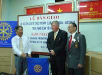 Tổ chức Rotary trao tặng bệnh viện Chợ Rẫy 40 xe lăn