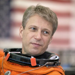 Phi hành gia Thomas Reiter phá kỷ lục về thời gian lưu lại trong không gian