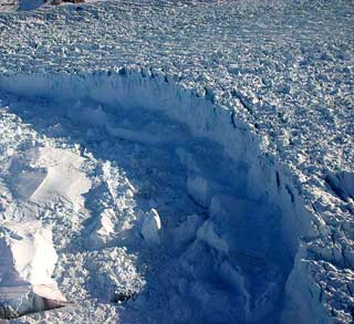 Đảo Greenland đang tan chảy với tốc độ "chóng mặt"