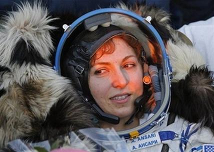 Nữ du khách vũ trụ đầu tiên trở về an toàn