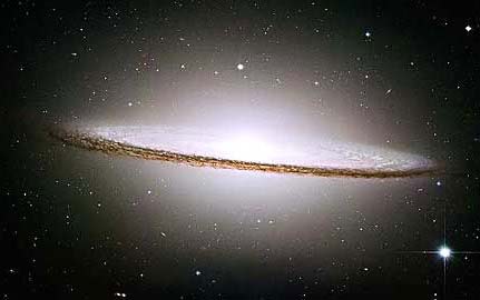 10 khám phá hàng đầu của kính viễn vọng Hubble