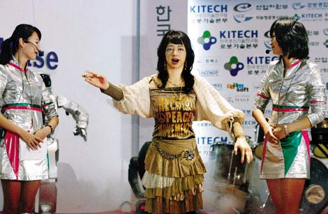 Hàn Quốc chế tạo robot người thứ hai