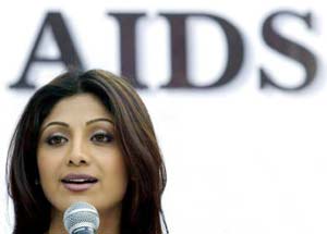 Ấn Độ: Diễn viên Bollywood tuyên truyền cảnh báo hiểm họa AIDS