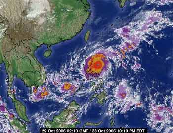 Ngày mai, gió bão ở biển Đông có thể giật đến cấp 13