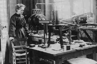 Sự khám phá chất phóng xạ của Marie Curie