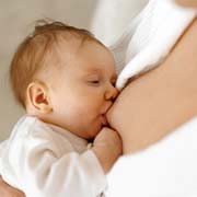 Sữa mẹ giúp trẻ phát triển não tốt hơn