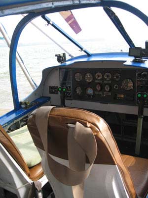 Thủy phi cơ VNS-41 bay kiểm tra tại hồ Trị An