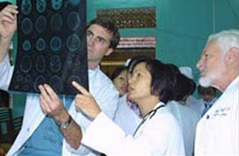 “Project Vietnam” tấm lòng các bác sĩ đa quốc tịch
