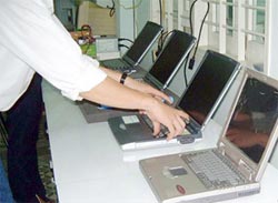 Laptop thương hiệu Việt “đua” cùng các đại gia
