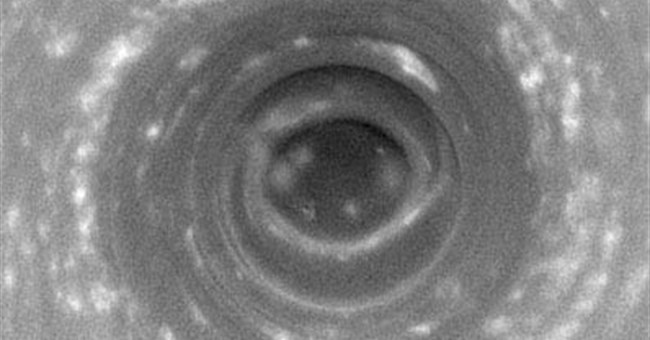 Phát hiện “bão” trên sao Thổ