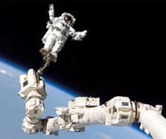 NASA vẫn chưa lắp thành công pin mặt trời mới cho trạm ISS