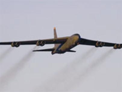Pháo đài bay B-52 bay bằng nhiên liệu “nhân tạo”