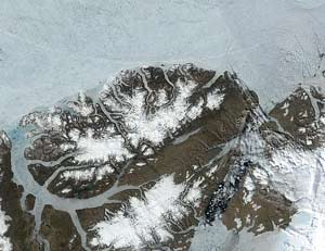 Một dải băng khổng lồ tại Bắc cực đã tách rời khỏi đất liền
