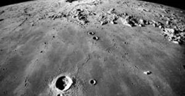 Ánh sáng mặt trời đã từng chiếu lên những phần tối của mặt trăng