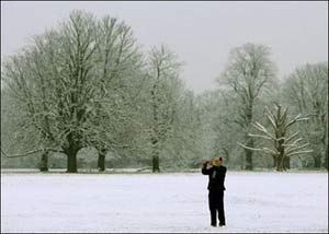 Tuyết lớn đe dọa giao thông ở Anh