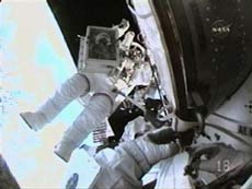 Hai phi hành gia Mỹ hoàn tất chuyến đi bộ lần ba trong không gian