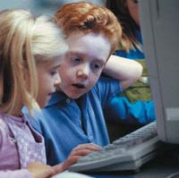 Những đứa trẻ trở thành nạn nhân Internet do chính những hành vi của chúng