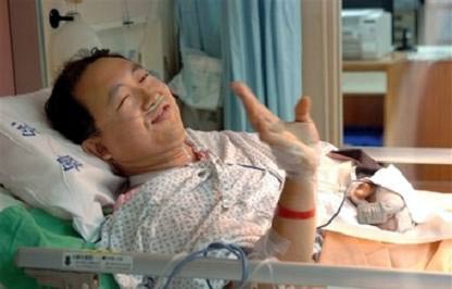 Nối tay bị cá sấu cắn đứt lìa