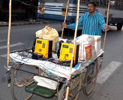Afghanistan hoang mang với virus chết người qua ĐTDĐ