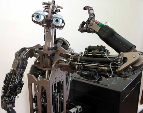 Sẽ có robot thích ứng với hoàn cảnh và con người