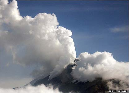 Colombia: 8.000 người đi lánh nạn vì núi lửa phun