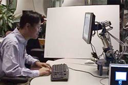 Robot máy tính điều khiển con người