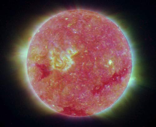 Những hình ảnh mới nhất của Mặt Trời