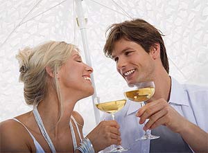 Rượu hủy hoại não phụ nữ nhanh hơn nam giới