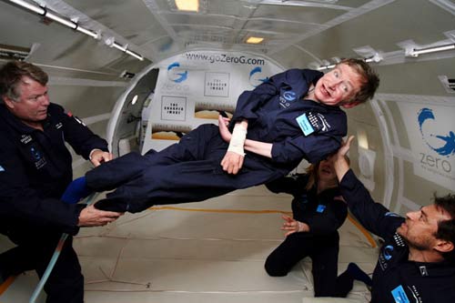 Hawking thử trạng thái không trọng lượng
