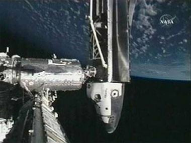 Tàu con thoi Atlantis ráp thành công với Trạm ISS