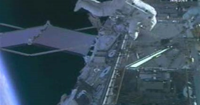 Mỹ kết thúc cuộc đi bộ thứ tư ngoài không gian