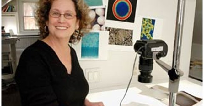 Nữ nghệ sĩ chụp ảnh khoa học