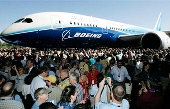 Boeing ra mắt thế hệ máy bay mới 787 Dreamliner
