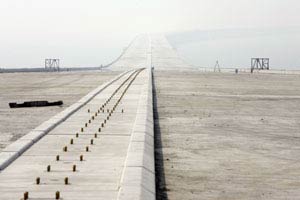 Trung Quốc xây cầu vượt biển dài nhất thế giới