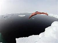 Bơi ở Bắc Cực để cảnh báo khí hậu ấm lên