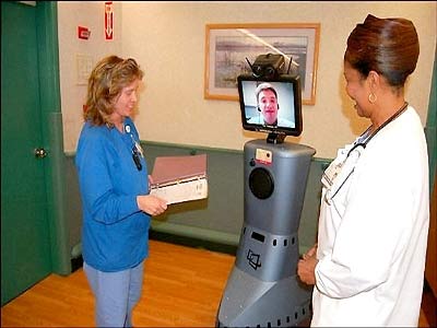 Robot giúp bác sĩ sát cánh cùng bệnh nhân