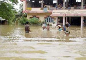 Lụt lội tiếp tục tàn phá Nam Á