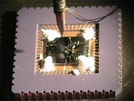 Chế tạo thành công nguồn phát viba đơn photon trên một IC